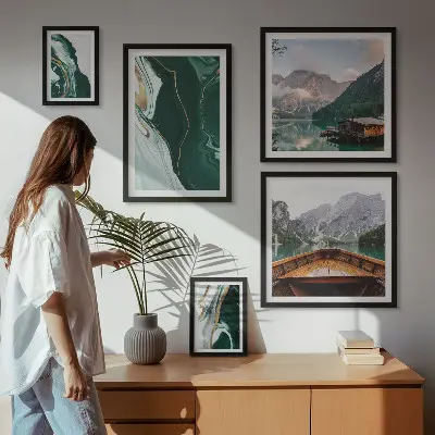 Conjunto de cuadros decorativos con paisajes de montañas, aguas y vegetación verde