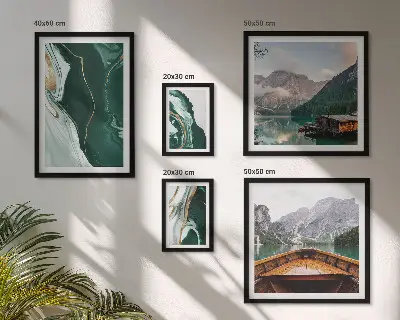 Conjunto de cuadros decorativos con paisajes de montañas, aguas y vegetación verde