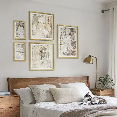 Conjunto de cuadros decorativos con composiciones abstractas neutras