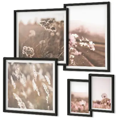 Pared galería de arte con motivos florales de delicada naturaleza