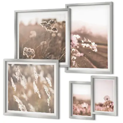Pared galería de arte con motivos florales de delicada naturaleza