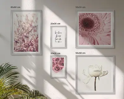 Conjunto de cuadros decorativos con diseño de toques florales románticos