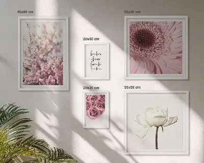 Conjunto de cuadros decorativos con diseño de toques florales románticos