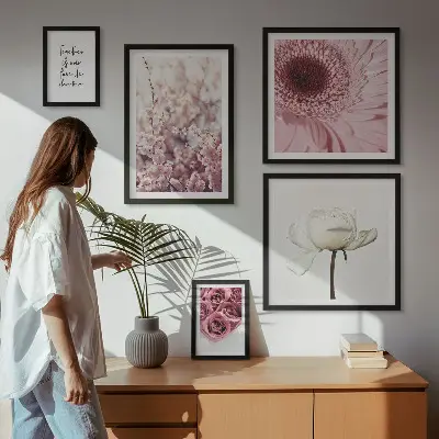 Conjunto de cuadros decorativos con diseño de toques florales románticos