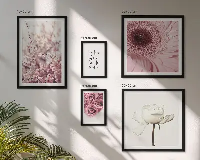 Conjunto de cuadros decorativos con diseño de toques florales románticos