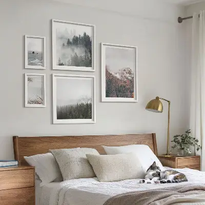 Pared galería de arte paisajes de montañas, bosques y nubes