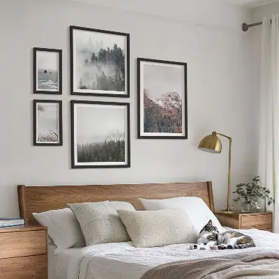 Pared galería de arte paisajes de montañas, bosques y nubes