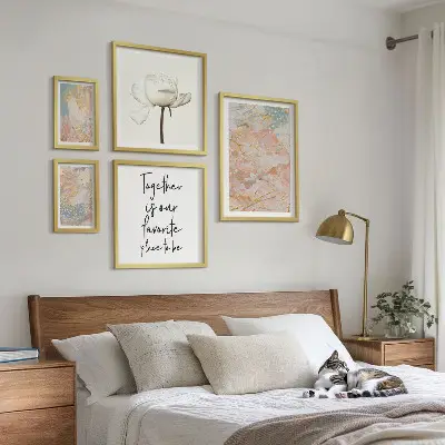 Conjunto de cuadros decorativos con flores abstractas y frases