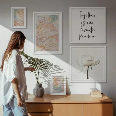 Conjunto de cuadros decorativos con flores abstractas y frases