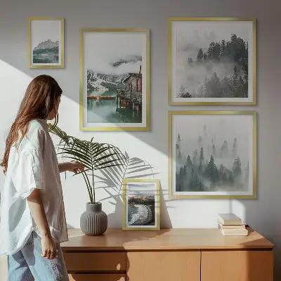 Conjunto de cuadros decorativos con paisajes de montaña, cabañas y agua
