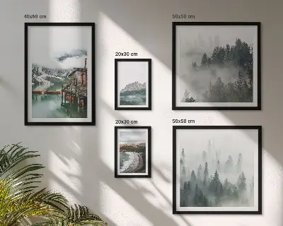 Conjunto de cuadros decorativos con paisajes de montaña, cabañas y agua
