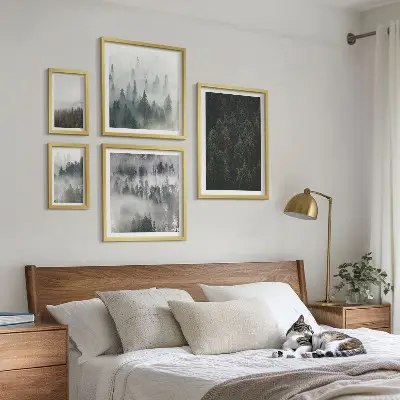 Set de 5 cuadros para salón con diseño de paisajes de bosques verdes brumosos
