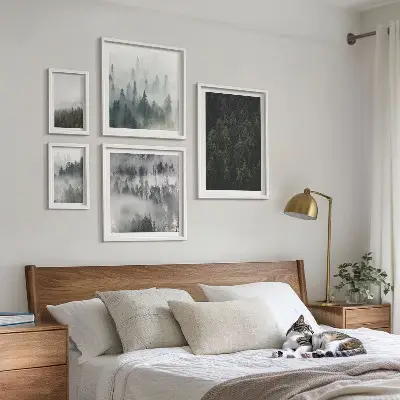 Set de 5 cuadros para salón con diseño de paisajes de bosques verdes brumosos