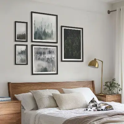 Set de 5 cuadros para salón con diseño de paisajes de bosques verdes brumosos