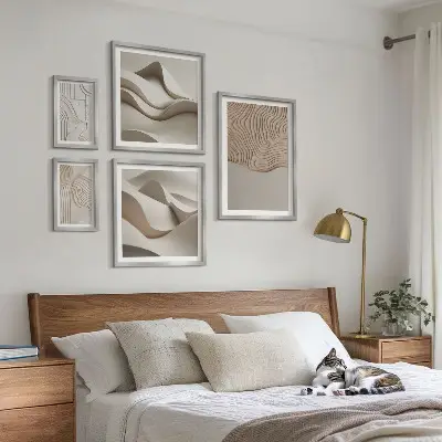 Conjunto de cuadros decorativos con patrones abstractos en color beige