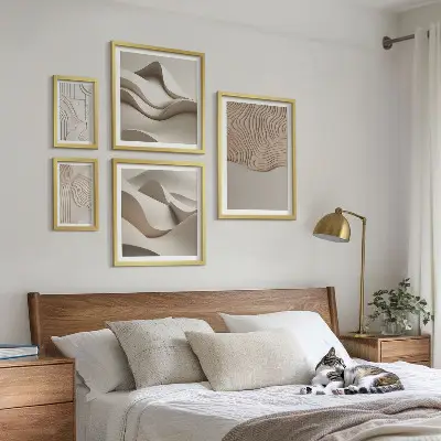 Conjunto de cuadros decorativos con patrones abstractos en color beige