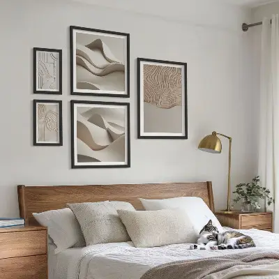 Conjunto de cuadros decorativos con patrones abstractos en color beige