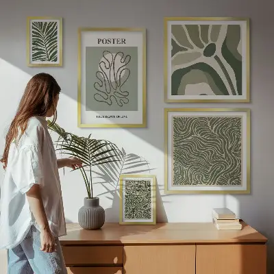 Conjunto de cuadros decorativos con formas abstractas de plantas en estilo bohemio