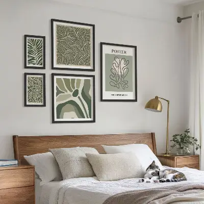 Conjunto de cuadros decorativos con formas abstractas de plantas en estilo bohemio