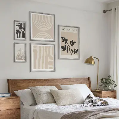 Conjunto de cuadros decorativos con motivos vegetales en tonos neutros