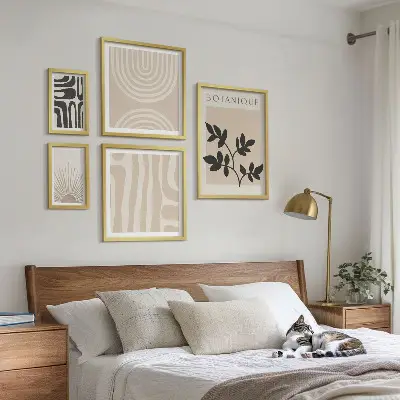 Conjunto de cuadros decorativos con motivos vegetales en tonos neutros