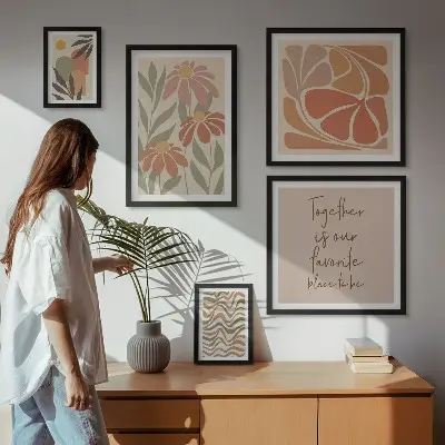 Pared galería de arte con decoraciones elegantes de flores naturales