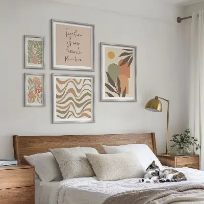 Conjunto de cuadros decorativos con motivos de plantas en tonos pastel