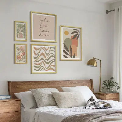 Conjunto de cuadros decorativos con motivos de plantas en tonos pastel