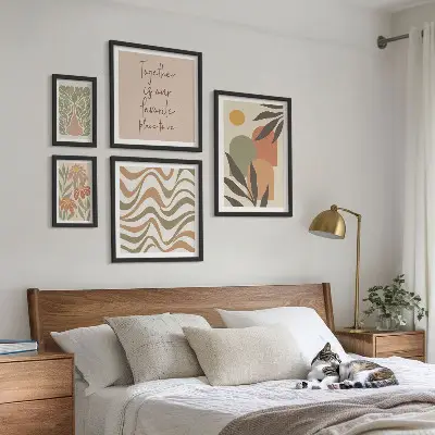 Conjunto de cuadros decorativos con motivos de plantas en tonos pastel