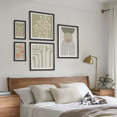 Set de 5 cuadros para salón con diseños gráficos de plantas en estilo pastel