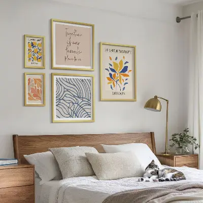 Pared galería de arte motivos florales e inscripciones de Londres