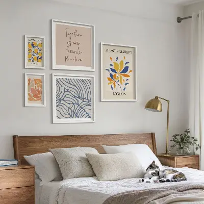 Pared galería de arte motivos florales e inscripciones de Londres