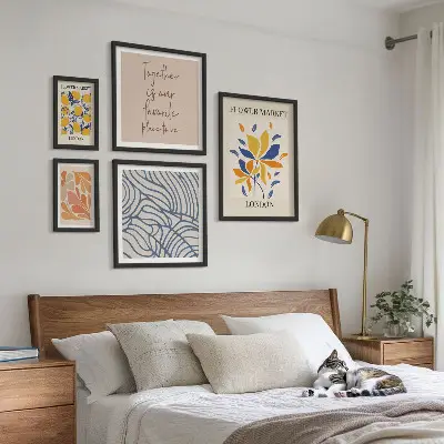 Pared galería de arte motivos florales e inscripciones de Londres