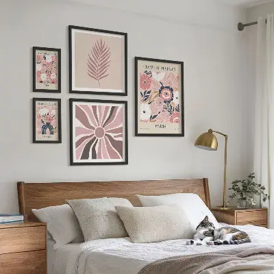 Pared galería de arte con mercados de flores de estilo bohemio