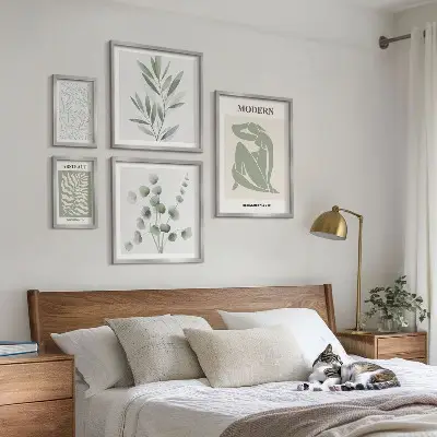 Pared galería de arte con elegantes motivos decorativos de plantas