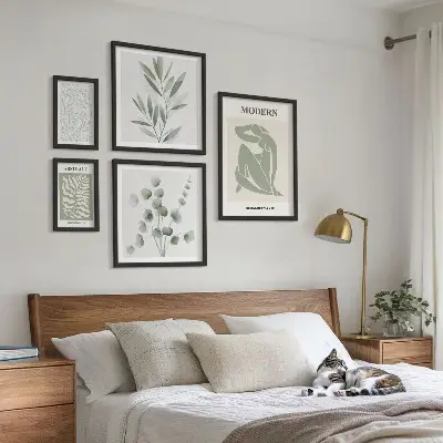 Pared galería de arte con elegantes motivos decorativos de plantas