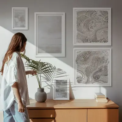 Pared galería de arte con texturas desgastadas de estilo moderno