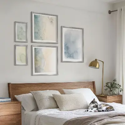 Conjunto de cuadros decorativos con acuarelas en tonos pastel sobre lienzo