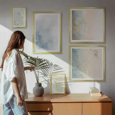 Conjunto de cuadros decorativos con acuarelas en tonos pastel sobre lienzo