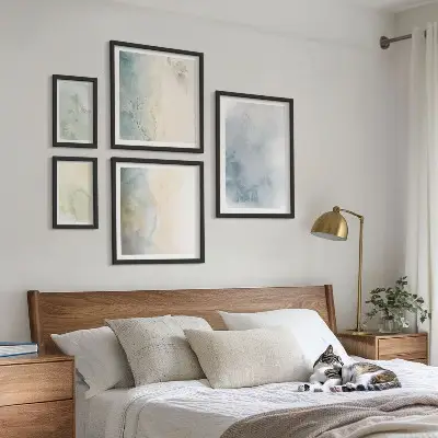 Conjunto de cuadros decorativos con acuarelas en tonos pastel sobre lienzo