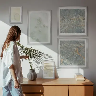Pared galería de arte con texturas de pintura de acuarela en tonos pastel