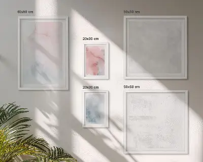Pared galería de arte con diseño de texturas de acuarela en tonos pastel