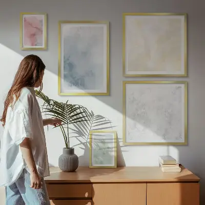 Conjunto de cuadros decorativos con acuarelas en tonos pastel sobre lienzo