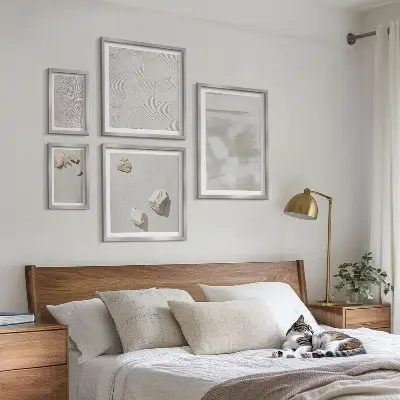 Pared galería de arte con textura bohemia de arenisca