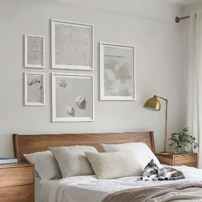 Pared galería de arte con textura bohemia de arenisca