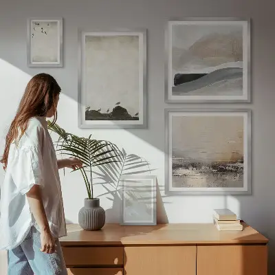 Pared galería de arte decoración con pájaros, rocas y pinceladas