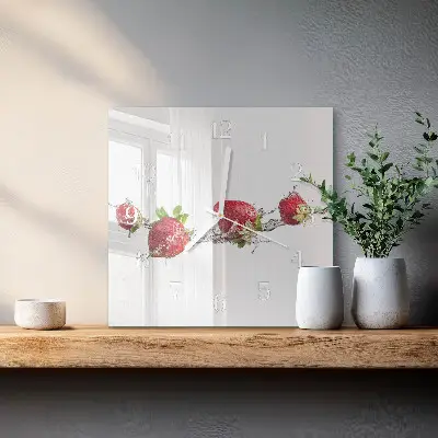 Cuadrado reloj de pared Fresas en agua