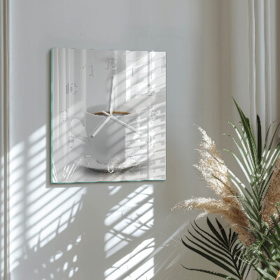 Reloj de vidrio cuadrado Una taza de café
