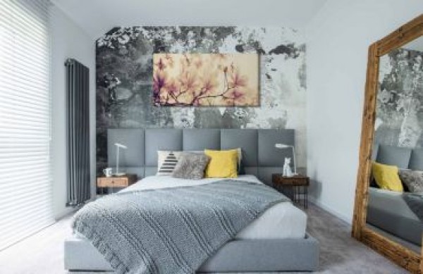 El arte se encuentra con el espacio: cómo las pinturas boho animan los interiores tipo loft