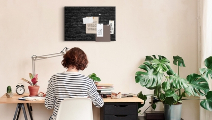 ¿Qué poner en la pared al lado de tu escritorio? Guía